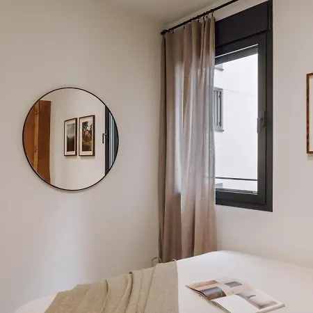 Dabo - 3 Bedrooms In Eixample Esquerra Barcelona